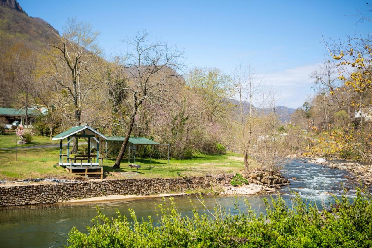 The Chimney Rock Inn & Cottages Esterno foto